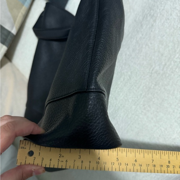 Tory Burch Purse/Tote - Black pebble/gold hardware - Picture 4 of 6